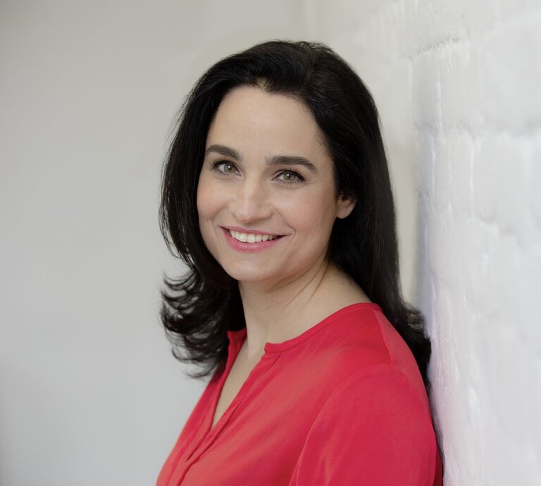 Porträt der Dermatologin Dr. Yael Adler | © Thomas Duffé