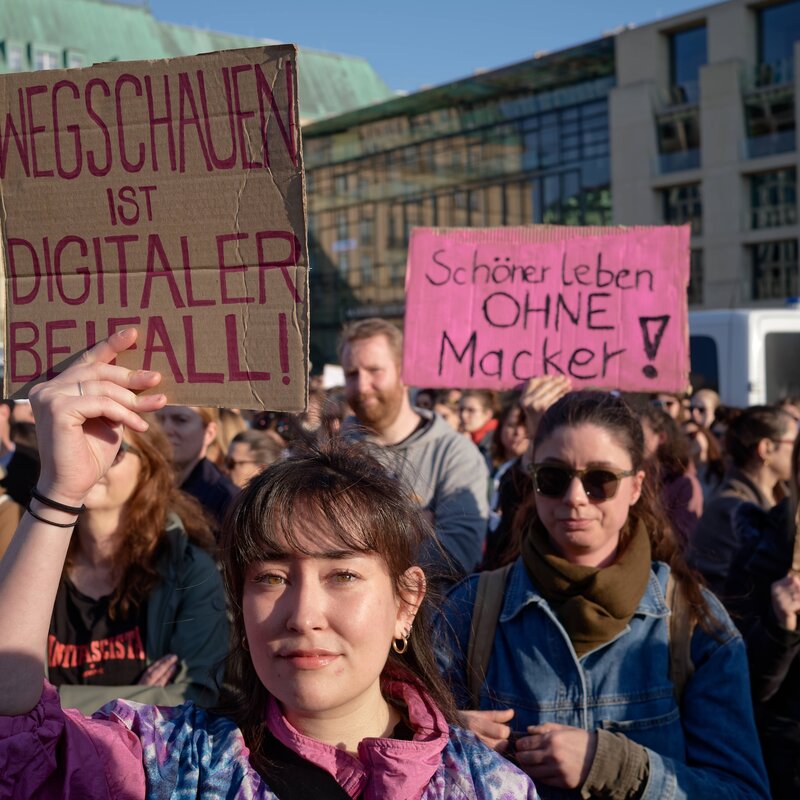 Demonstration in Solidarität mit Collien Fernandez | © IMAGO | Stefan Trappe