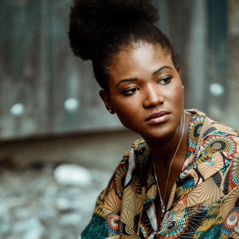 Porträt der Autorin Sanata Doumbia-Milkereit  | © Simon Rue | Porträt der Autorin Sanata Doumbia-Milkereit 