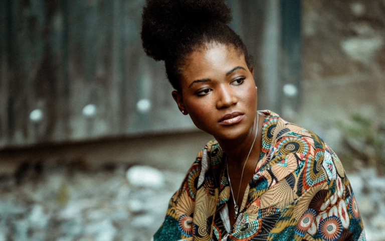 Porträt der Autorin Sanata Doumbia-Milkereit  | © Simon Rue | Porträt der Autorin Sanata Doumbia-Milkereit 