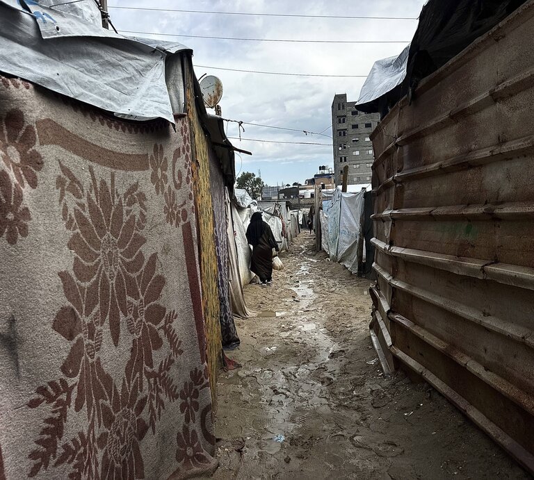 Das Bild zeigt die Überschwemmungen im Gaza Streifen / 7. April 2026.  | © IMAGO / Middle East Images 