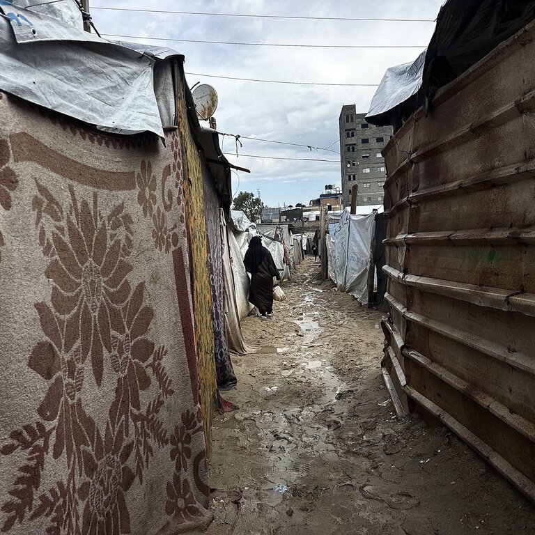 Das Bild zeigt die Überschwemmungen im Gaza Streifen / 7. April 2026.  | © IMAGO / Middle East Images 