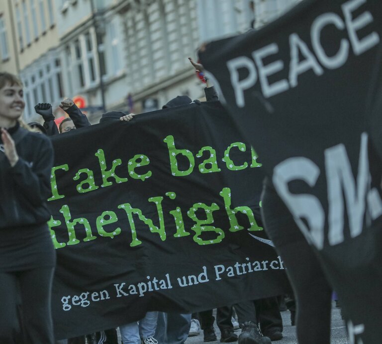 Take Back The Night Demo 2024 in Hamburg | Foto: IMAGO / Moritz Schlenk