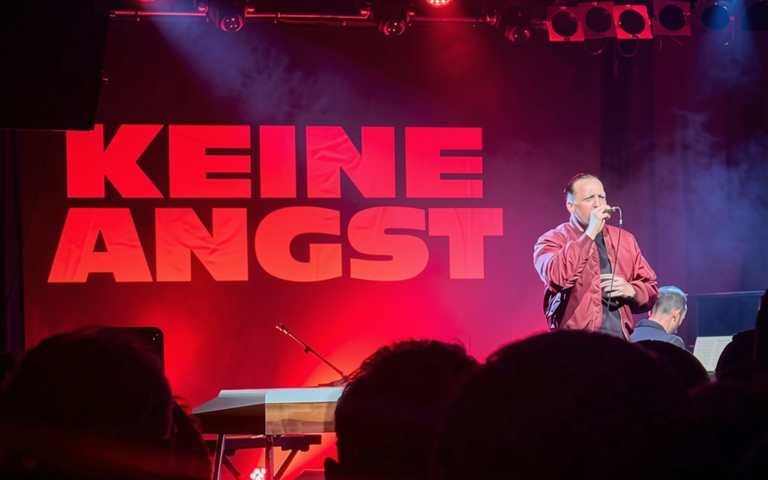 Danger Dan und Igor Levit performen "Keine Angst" im Columbia Theater.  | © Edition F