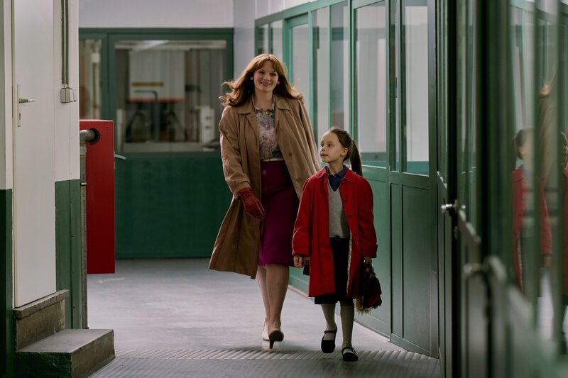 © Tobis Film, Frank Dicks: Cornelia (Rosalie Thomass) und ihre Tochter Ela (Elise Lindner). 