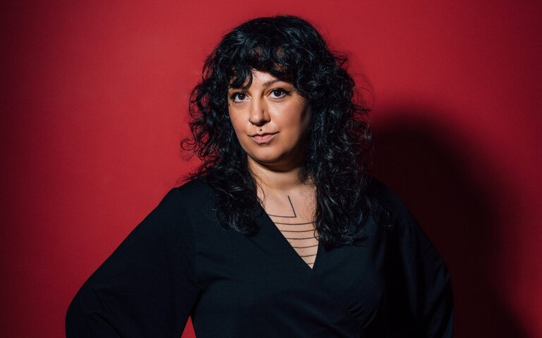 Foto der Autorin und Journalistin Sibel Schick. | © Foto: Benjamin Jenak Veto