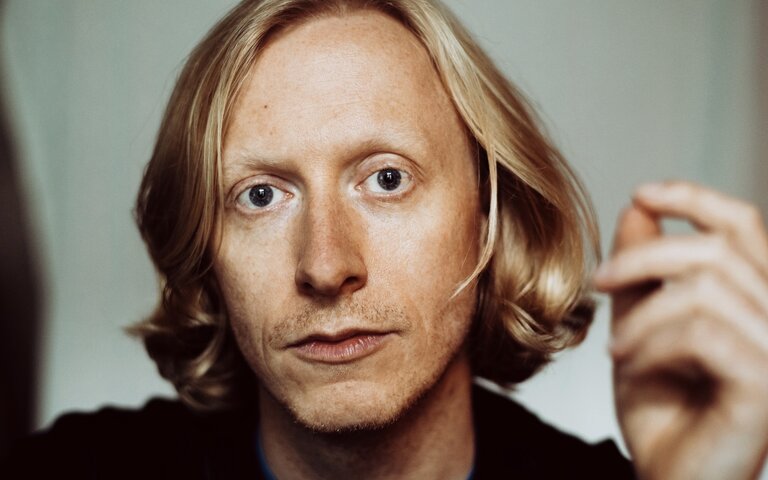 Autor Christian Dittloff im Porträt. | © Foto: Rebecca Krämer