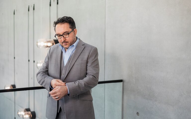 Cawa Younosi im Porträt | © Anne Hufnagl