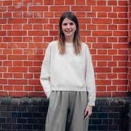 Isabelle Gardt vor milchigem Hintergrund | © Janne Dierks